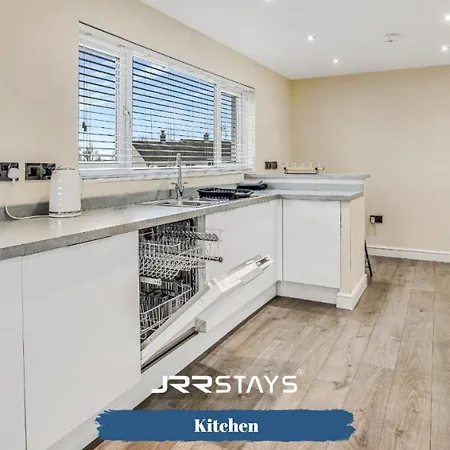 - 3 Bedroom, Sleeps 10 Garden - Jrr Tatil Evi