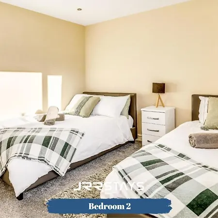 - 3 Bedroom, Sleeps 10 Garden - Jrr