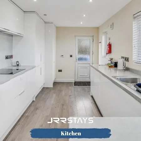 - 3 Bedroom, Sleeps 10 Garden - Jrr