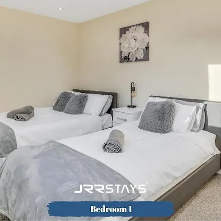 Holiday home - 3 Bedroom, Sleeps 10 Garden - Jrr