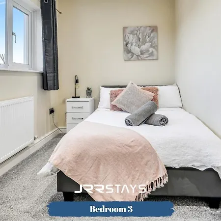 Holiday home - 3 Bedroom, Sleeps 10 Garden - Jrr *
